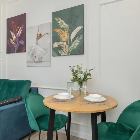 Spacious Near Cardiology Clinic By Renters 아파트 *