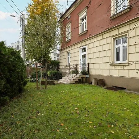 아파트 Spacious Near Cardiology Clinic By Renters
